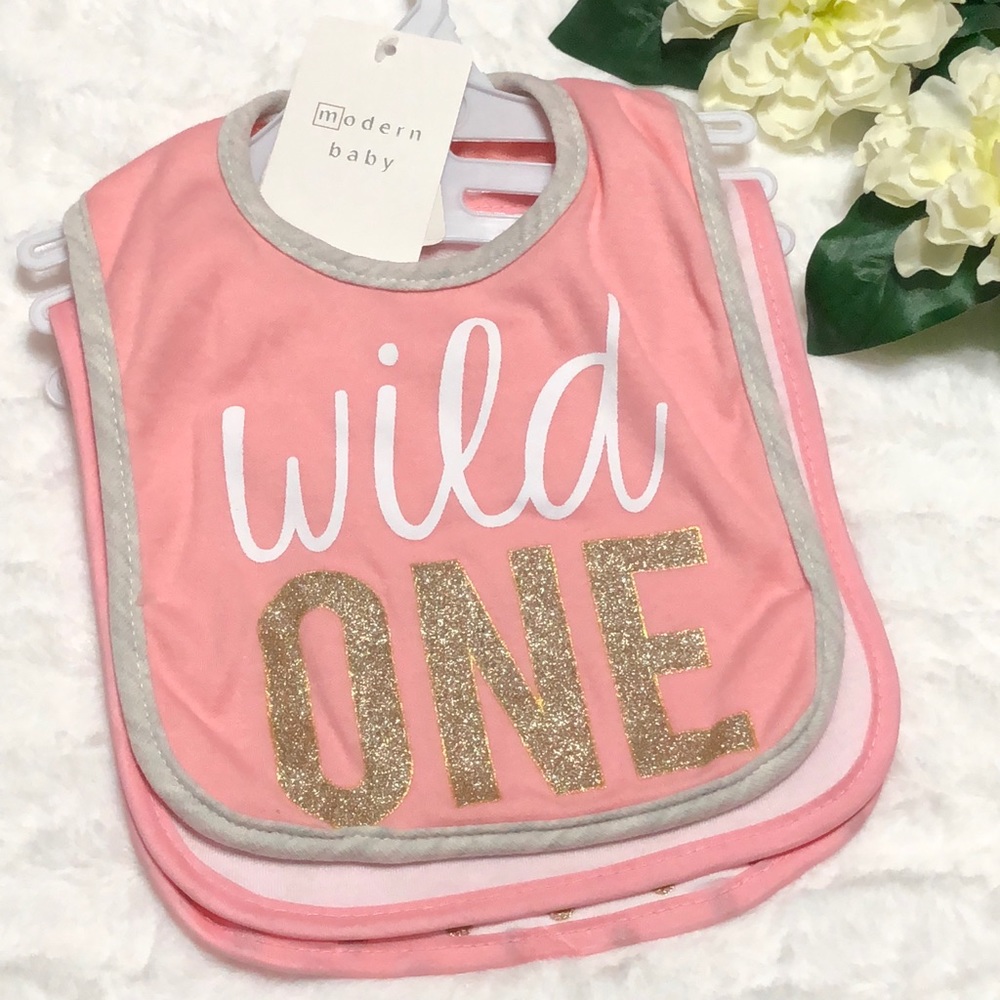 🚫SOLD🚫 Modern Baby 🌸 3 pack Bibs “Wild One”